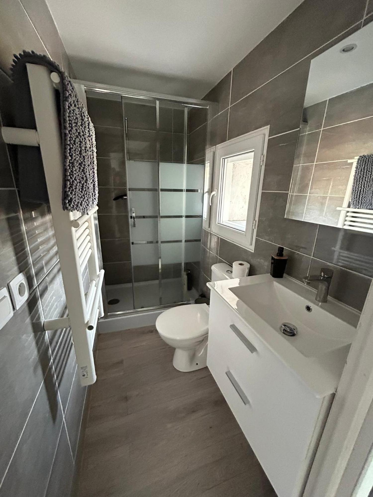 Liberte 1 - T2 Proche Gare Et Centre Commercial Polygone- Beziers- Wifi- Tv Connecte ภายนอก รูปภาพ
